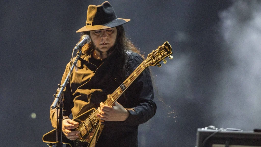 Daron Malakian substitui James Hetfield em turnê do Metallica, em 2000